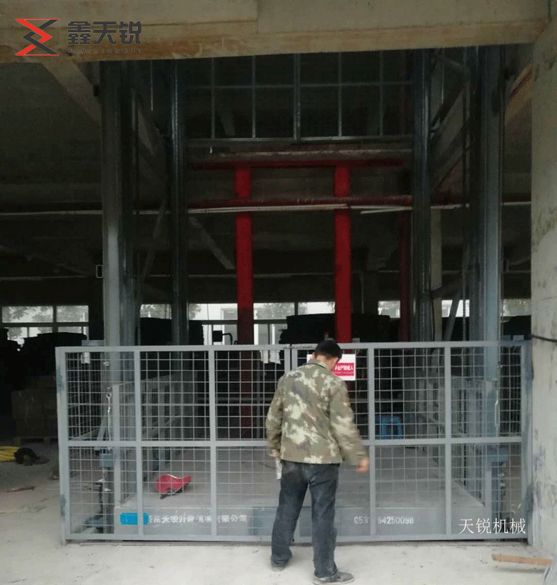 乌海10吨液压货梯交付使用